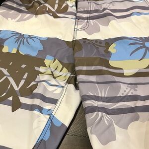 Men’s swim trunks XXL 2X Floral Patterned Board Shorts B Split Stretch
